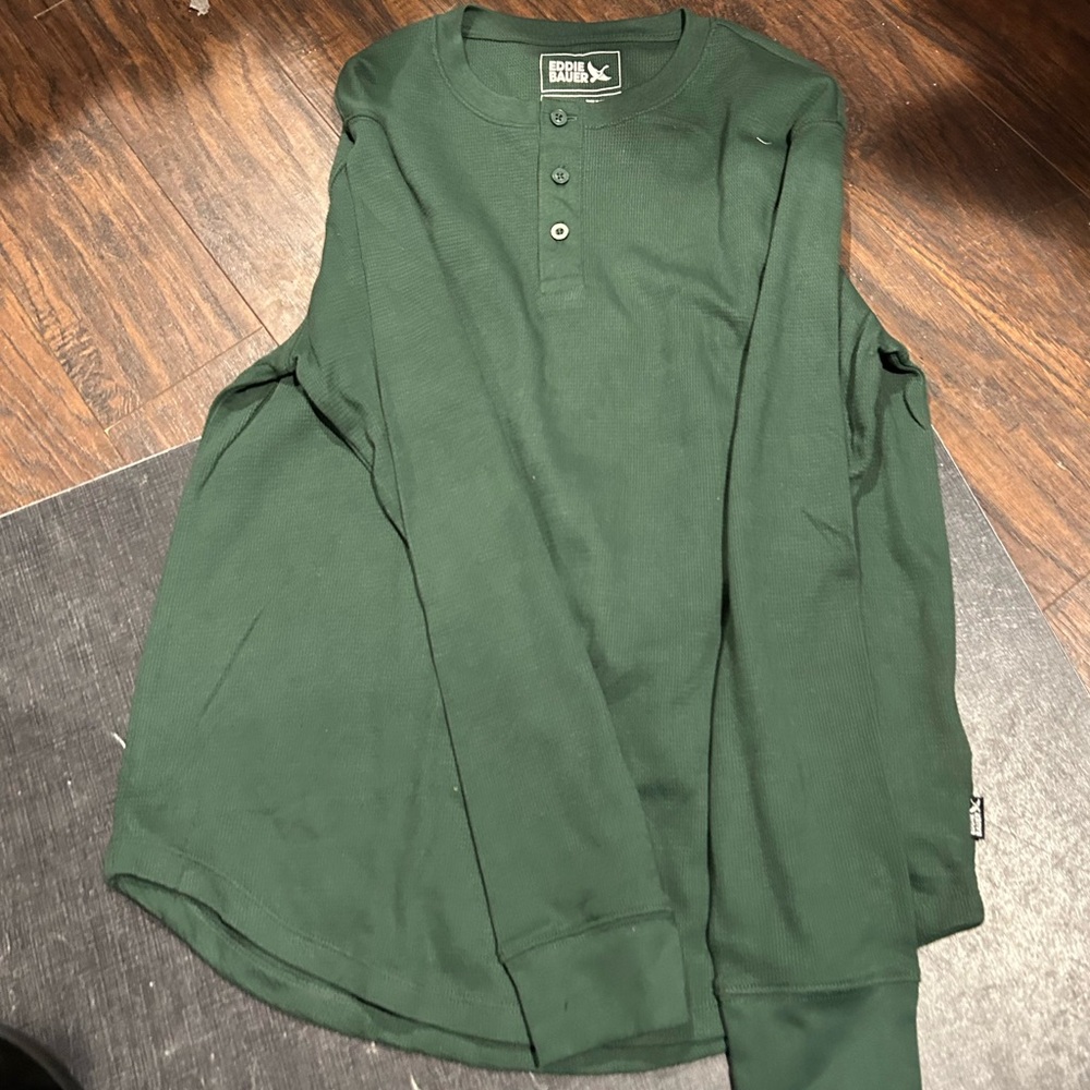 Men’s Eddie Bauer size large no tag Green Henley Shirt